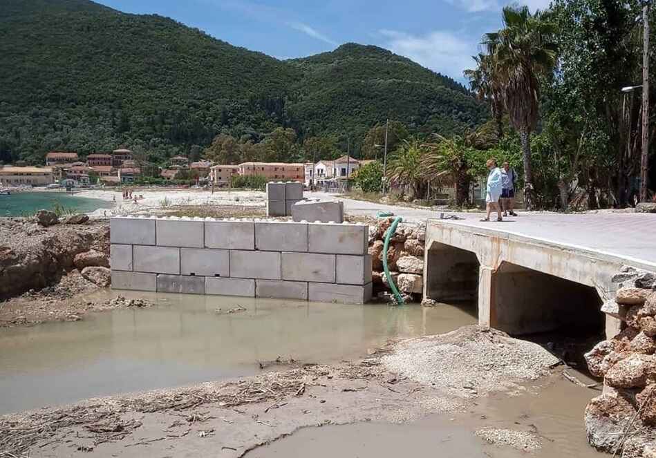 Укріплення берегів лего блоками